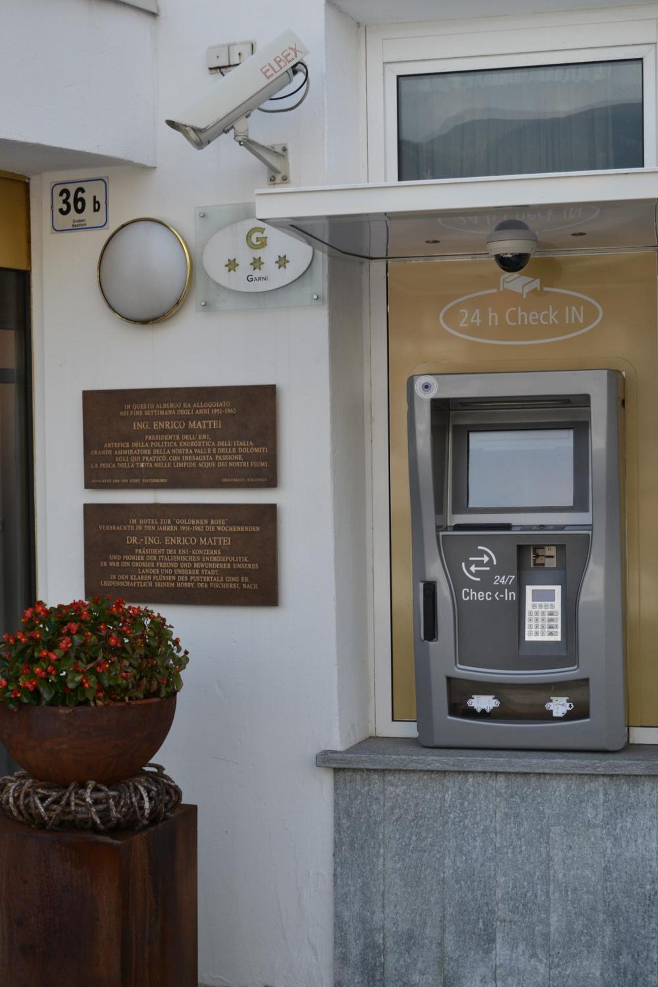 Hotel Goldene Rose Brunico Eksteriør bilde